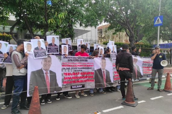 Sikapi Rencana Pelantikan Pj Bupati Kubu Raya, Corong Rakyat Berdemonstrasi di Kantor Kemendagri - JPNN.COM