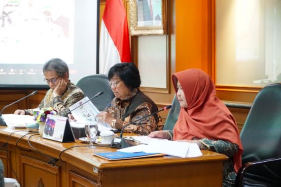 Antisipasi Karhutla, Menteri Siti: KLHK Lakukan 3 Langkah Strategis Termasuk Pemanfaatan TMC - JPNN.COM