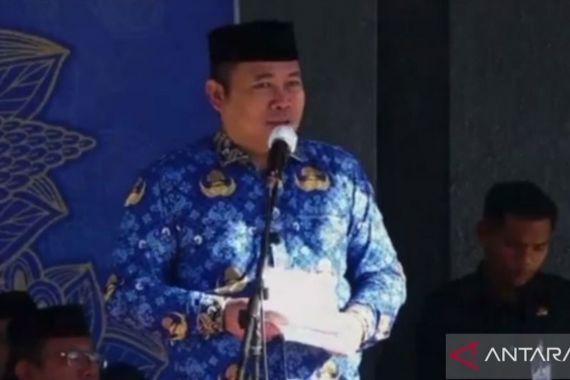 Pj Gubernur Gorontalo Roboh Saat Pimpin Apel, Ini Sebabnya - JPNN.COM