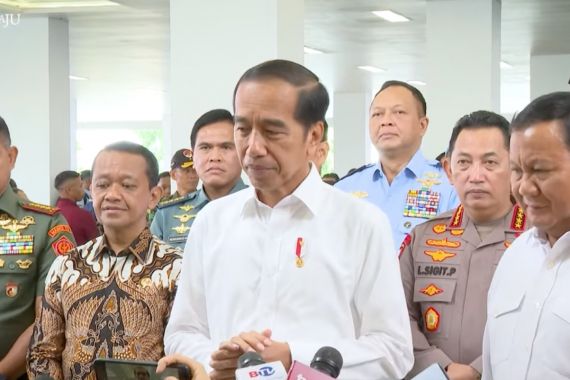 Surya Paloh jadi Buah Bibir, Prabowo Tenang di Samping Jokowi - JPNN.COM