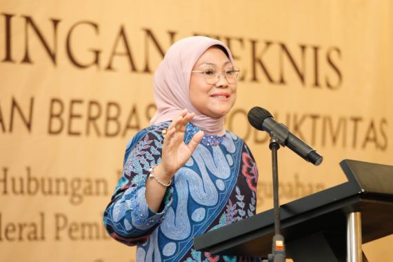 Menaker Ida Fauziyah Terus Dorong Perusahaan Terapkan Upah Berbasis Produktivitas - JPNN.COM