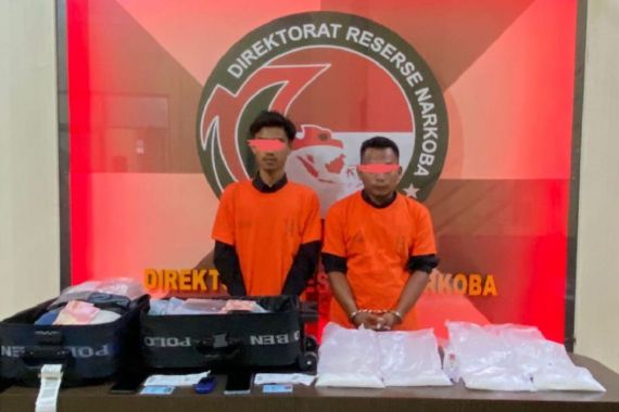 2 Pria di Kualanamu Ditangkap Saat Selundupkan 3,8 Kg Sabu-Sabu ke Sulawesi - JPNN.COM