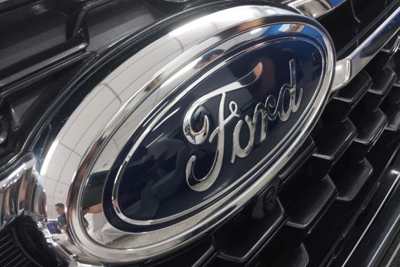 Permintaan Mobil Listrik Menurun, Ford Banting Setir ke Hybrid - JPNN.COM