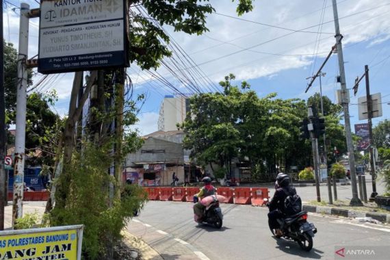 Pemotor Tewas Terlilit Kabel di Bandung, Petugas Reskrim Cari Pemiliknya - JPNN.COM