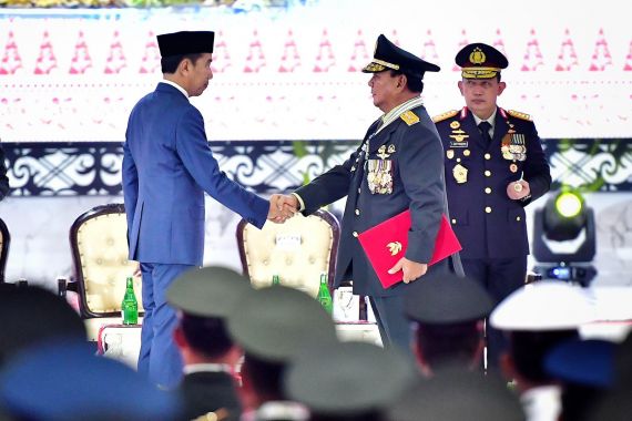 Jokowi Sebut Pemberian Pangkat Jenderal untuk Prabowo Sesuai UU - JPNN.COM