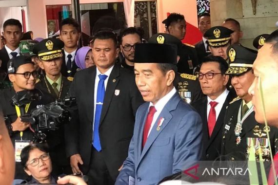 Jokowi Ungkap Sosok Ini yang Membuatnya Memberikan Pangkat Jenderal Kehormatan kepada Prabowo - JPNN.COM