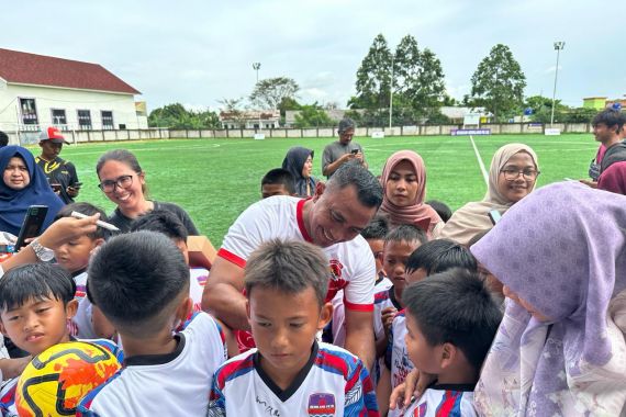Ingin Sepak Bola Indonesia Makin Baik, Firman Utina Dirikan SSB Gemilang FU15 di Tangerang - JPNN.COM