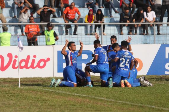 Hasil Leg I Final Liga 2 PSBS Biak Vs Semen Padang 3-0 - JPNN.COM