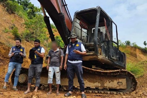 Bergerak Menindak Aktivitas Tambang Ilegal di Aceh Selatan, Polisi Sita Alat Berat - JPNN.COM