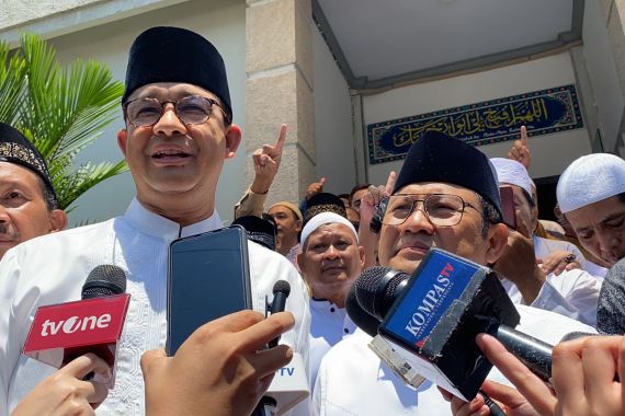 Anies-Cak Imin Kompak Ucapkan Selamat kepada Prabowo yang Dianugerahi Jenderal Kehormatan - JPNN.COM