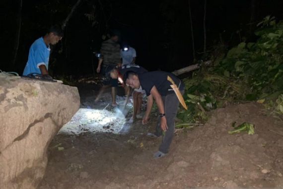 Bencana Longsor Memutus Akses Jalan di Gorontalo Utara - JPNN.COM
