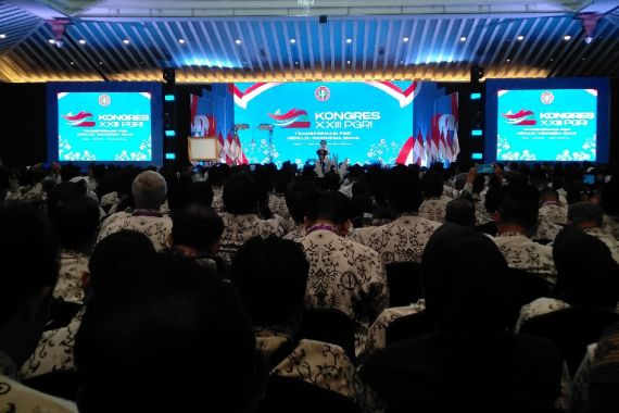 Soal Nasib Honorer, Ketum PB PGRI Sampaikan 9 Permintaan kepada Presiden Jokowi - JPNN.COM