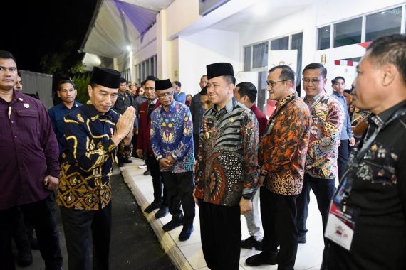 Pj Gubernur Sumsel Agus Fatoni Dampingi Presiden Jokowi Buka Muktamar XX IMM di Palembang - JPNN.COM
