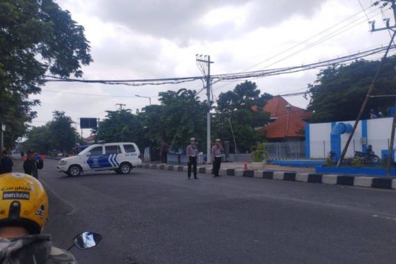 Ada Ledakan di Kantor Subdensi Pom Detasemen I Polda Jatim, Jalanan Ditutup - JPNN.COM