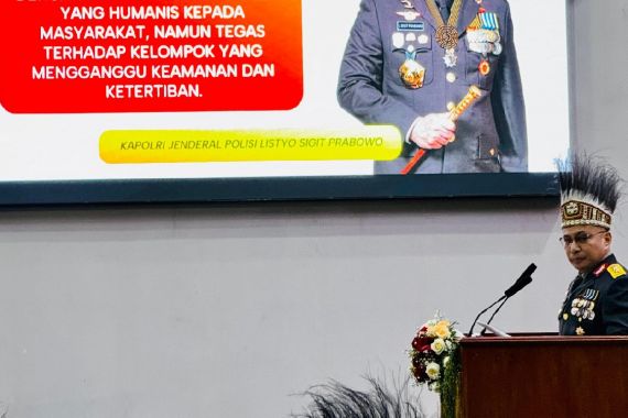 Irjen Herry Heryawan Raih Gelar Doktoral, Berhasil Pertahankan Disertasi soal Papua - JPNN.COM