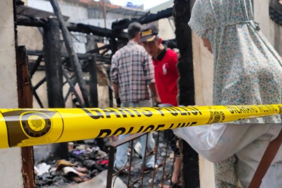 Diduga Dibakar Orang Tak Dikenal, 2 Rumah di Palembang Hangus - JPNN.COM