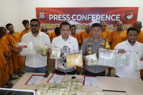 13 Pengedar Narkoba Jaringan Internasional Ditangkap di Riau, Dikendalikan Napi di Sumut - JPNN.COM