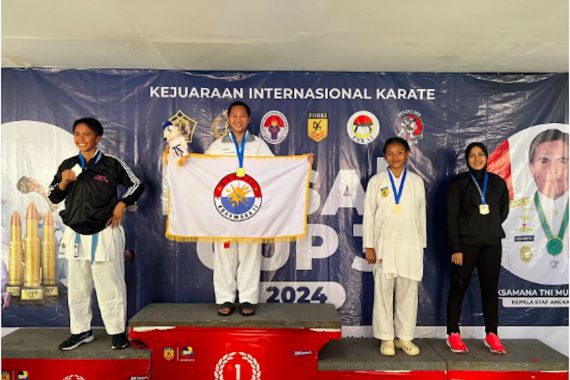 16 Srikandi Laut TNI AL Raih Medali pada Kejuaraan Karate Kasal Cup 2024 - JPNN.COM