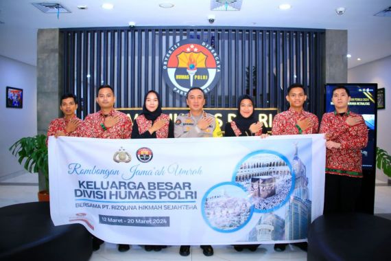 Jelang Ramadan, 7 Personel Divisi Humas Polri Diberangkatkan Umrah - JPNN.COM