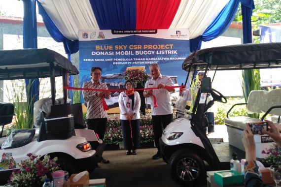 Kurangi Emisi Karbon, Paiton Energy Mendonasikan Mobil Listrik untuk Taman Margasatwa Ragunan - JPNN.COM