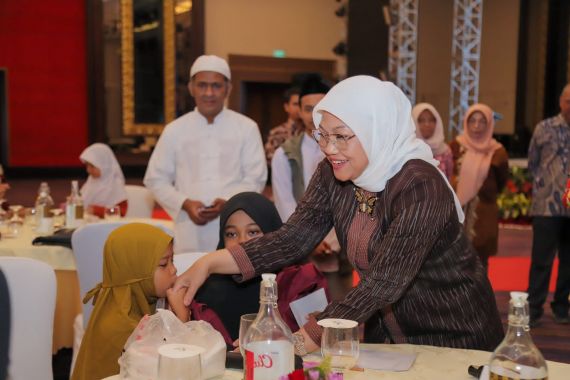 Menaker Ida Fauziyah Sebut Ramadan Momen Tepat untuk Tingkatkan Produktivitas Kerja - JPNN.COM