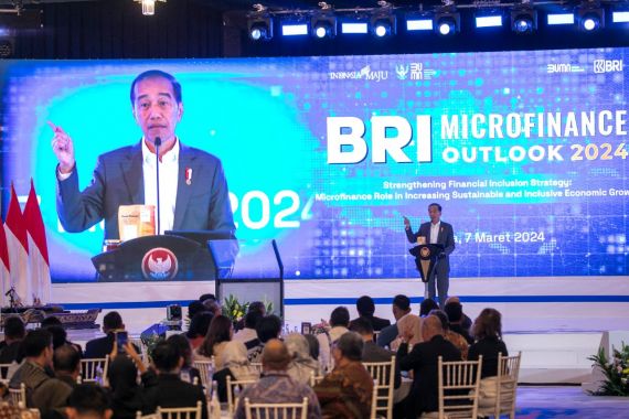 BRI Microfinance Outlook 2024, Jokowi Apresiasi Peran BRI Memberdayakan UMKM - JPNN.COM