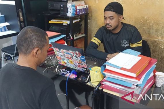 Polisi Ciduk Pelaku Perusakan Rumah Ketua PPK di Sukabumi - JPNN.COM