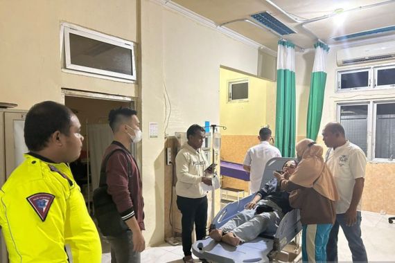 Innalillahi, Begini Detik-Detik Bentor Berpenumpang 5 Orang Tertimpa Pohon, 1 Tewas - JPNN.COM