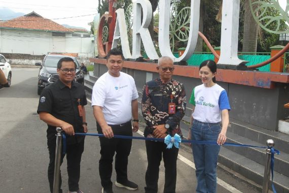 Garut jadi Wilayah dengan Jalan Aspal Plastik Terpanjang  - JPNN.COM