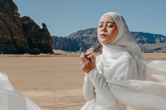 Lesti Kejora Sambut Ramadan dengan Lagu Mencintaimu Karena Allah - JPNN.COM