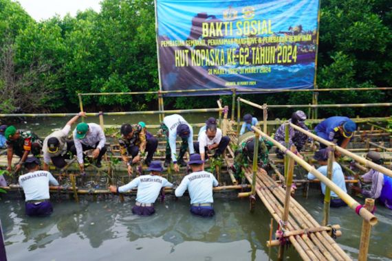 Berulang Tahun ke-62, Kopaska TNI AL Gelar Bakti Sosial di Muara Tawar Bekasi - JPNN.COM