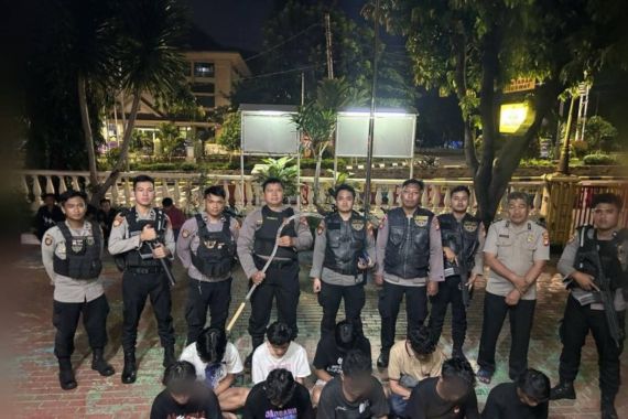 Mau Tawuran, 9 Remaja Bersenjata Tajam Ditangkap Polisi di Jakarta Barat - JPNN.COM