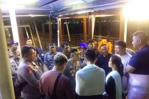 Kapal Wisatawan Terbalik di Kepulauan Seribu, 10 Warga Asing Jadi Korban - JPNN.COM