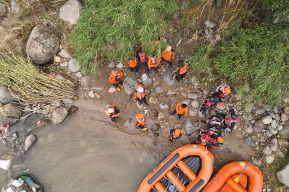 6 Korban Bencana di Pesisir Selatan Masih dalam Pencarian - JPNN.COM