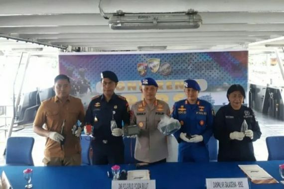 Kapal Penangkap Ikan Ilegal dari Fililipina Ditangkap di Perairan Sulawesi - JPNN.COM