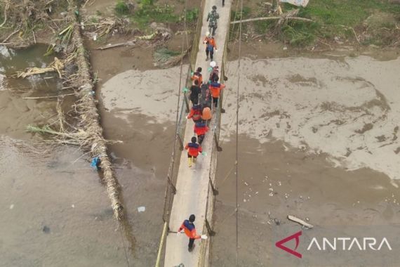 Tim SAR Temukan 1 Korban Banjir di Pesisir Selatan - JPNN.COM