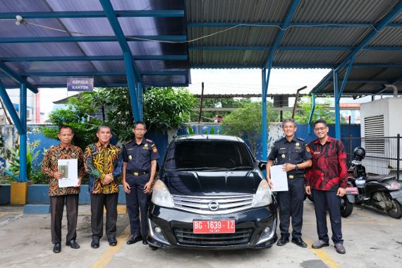 Bea Cukai Palembang Hibahkan 1 Unit Mobil BMN untuk Pendidikan - JPNN.COM