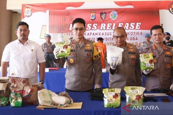 Polda Kaltara Menggagalkan Penyelundupan 7,8 Kg Sabu-Sabu Asal Malaysia - JPNN.COM