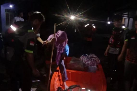 Banjir di Palangka Raya, 502 Warga Mengungsi, 2.613 Rumah Terendam - JPNN.COM