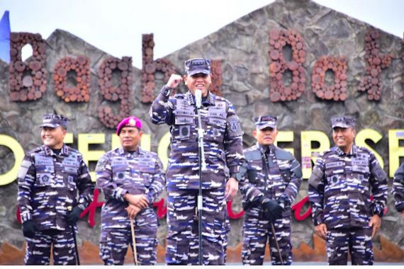 Pendidikan Komando Marinir TNI AL Melintasi Medan Bromo, Begini Pesan KSAL, Simak - JPNN.COM