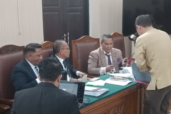 Hadirkan 3 Saksi, Kuasa Hukum Budi Said Sebut Ada yang Janggal dalam Perkara Kliennya - JPNN.COM