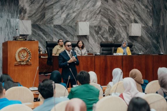 Ahmad Sahroni Memotivasi Ratusan Mahasiswa Peserta Kampus Merdeka - JPNN.COM