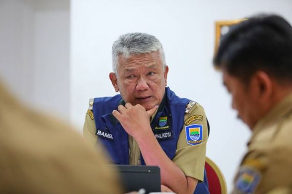 Bambang Tirtoyuliono Tunjuk Hikmat Ginanjar jadi Plh Sekda Kota Bandung - JPNN.COM