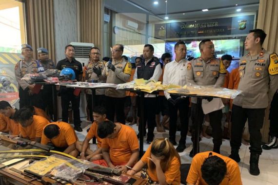 Kampung Muara Baru Digerebek, Tujuh Orang Ditetapkan Tersangka Narkoba - JPNN.COM
