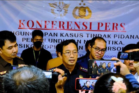 Periksa Penumpang Kapal, Bea Cukai Tanjungpinang Temukan Barang Haram Sebanyak Ini - JPNN.COM