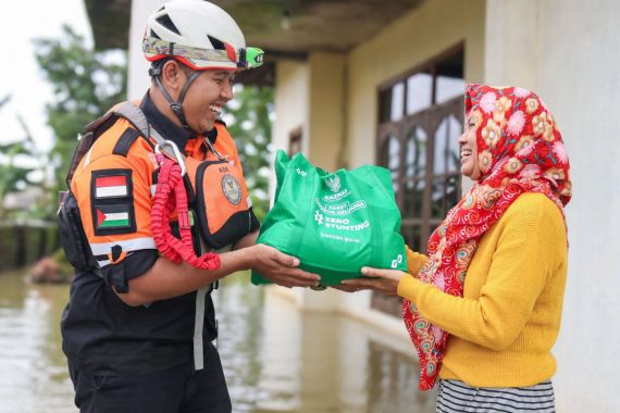 Ikhtiar BAZNAS Penuhi Kebutuhan Gizi Pengungsi Banjir Kudus - JPNN.COM