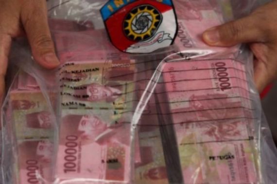 2 Pengedar Uang Palsu Ditangkap Satreskrim Polres Bojonegoro - JPNN.COM