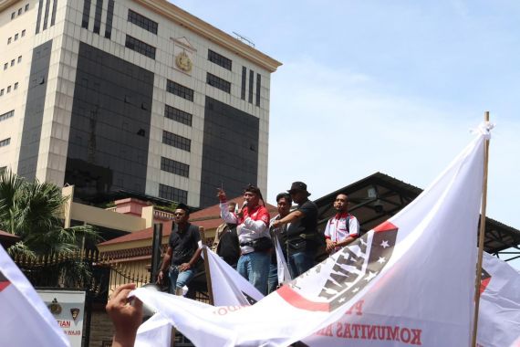 Demo di Mabes Polri, PB KAMI Minta Polisi Berantas Pembuat Oli Palsu Tanpa Pandang Bulu - JPNN.COM