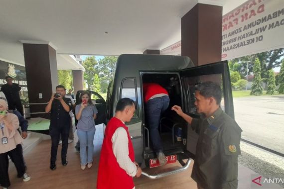 Kejari Kota Gorontalo Tahan 3 Tersangka Korupsi SPAM PDAM - JPNN.COM