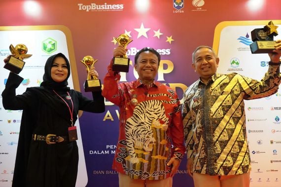 Berkinerja Baik, Bank Sumedang Kembali Borong Penghargaan di TOP BUMD Awards - JPNN.COM